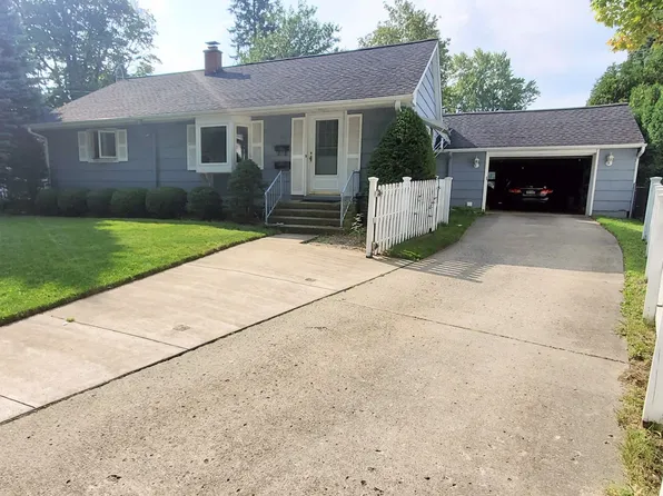 91 E Division St, North East, PA 16428