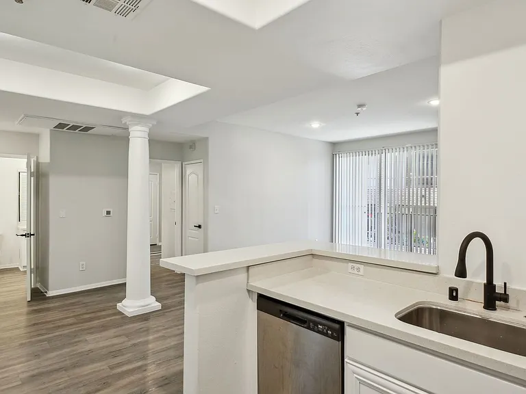 2245 Beverly Glen — Photo 31