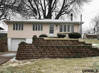 3067 S 44th St, Omaha, NE 68105