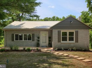 4 Hazzard Ln, Enola, PA 17025