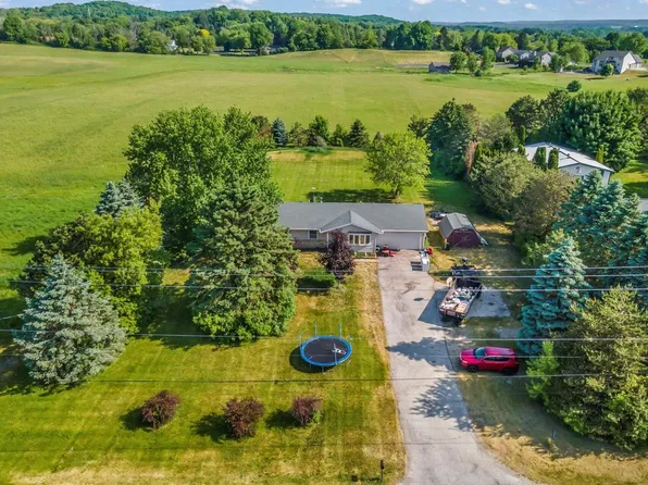 3904 Beaver Dam ROAD, West Bend, WI 53090