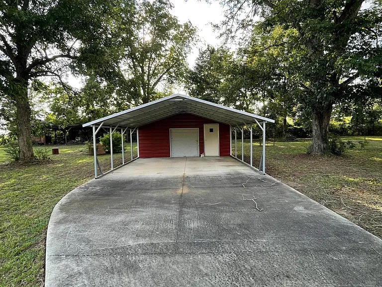 1439 Peacock Rd — Photo 3