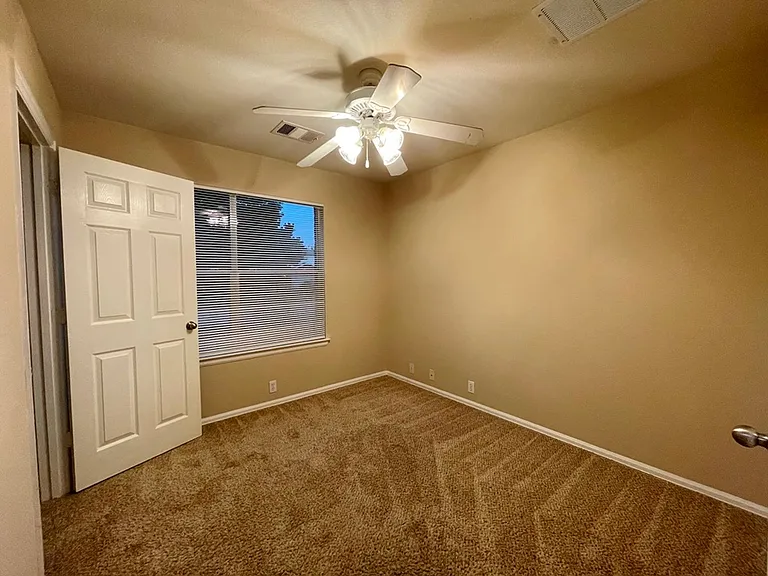 376 Spruce Dr — Photo 18