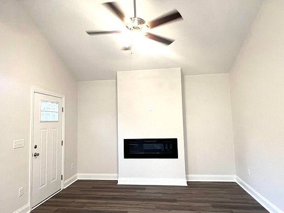 2nd image of 2605 Roanoke Ave