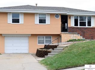 9229 Ruggles St, Omaha, NE 68134