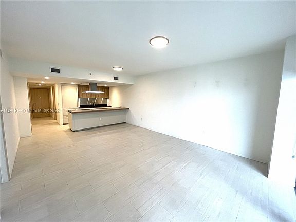 3rd image of 1000 Brickell Plz #3607