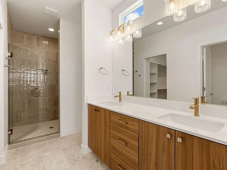 2433 Patricia Dr — Photo 25