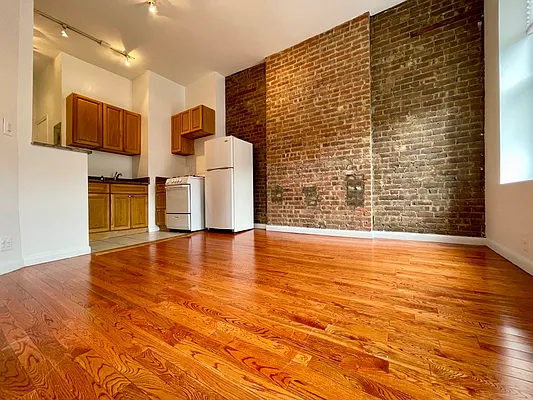 Rented by Building Equity Real Estate LLC | media 6