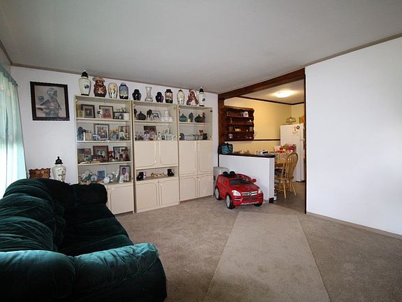 2nd image of 21 Crestwood Ct