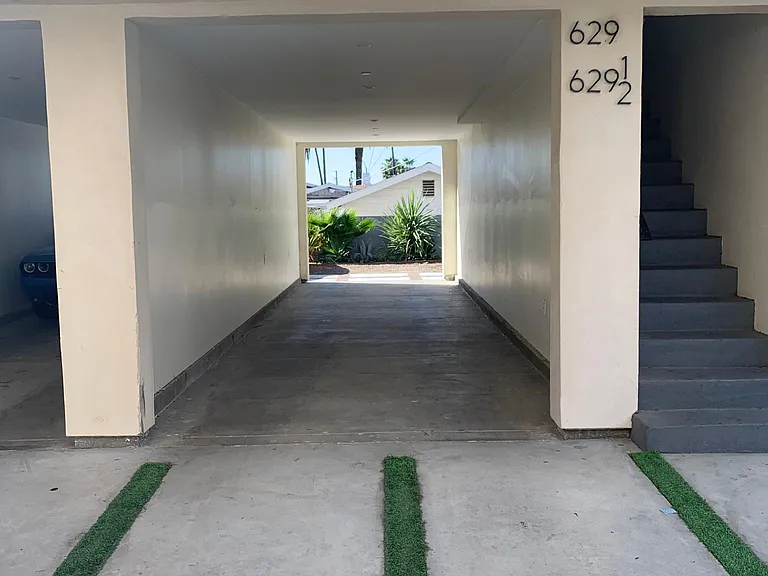 629 N Normandie Ave — Photo 2