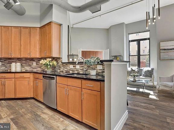 3rd image of 2220 Fairfax Dr APT 111