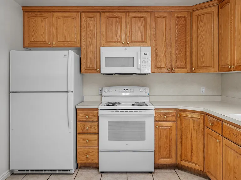 370 W 400 N #9 — Photo 6