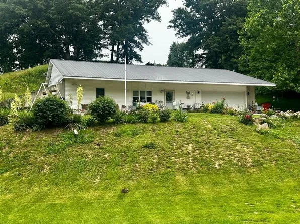 9275 N 890th St, Effingham, IL 62401