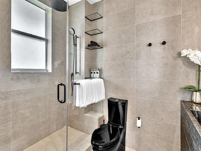 250 NW 23rd St #410 — Photo 17