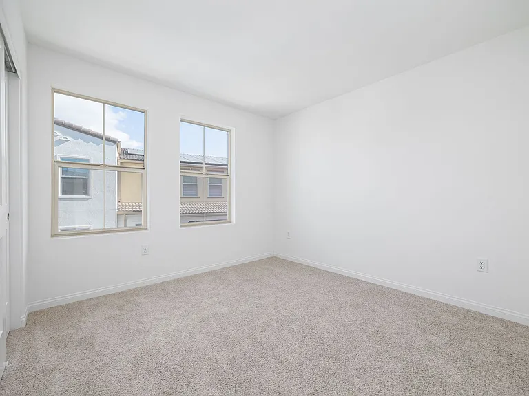 1749 Laurelwood Way — Photo 12