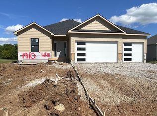 1910 Owen Dr, Pleasant Hill, MO 64080