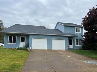 303-305 Chapel Square Cir, Louisville, OH 44641