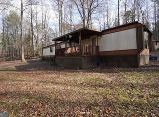 102 Pinetree Ln, Auburn, GA