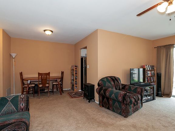 2nd image of 1423 Bear Flag Dr #31-1