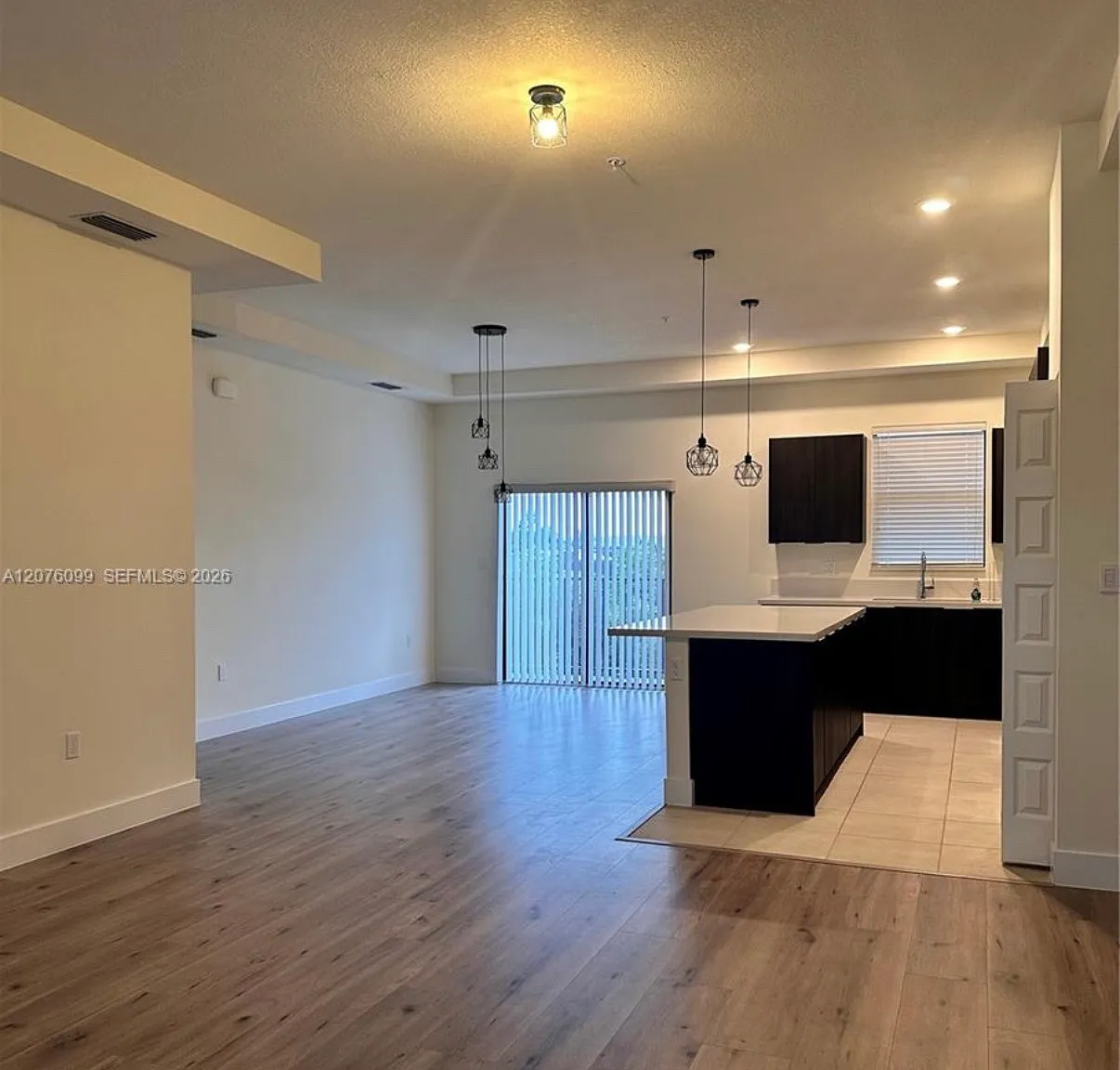 3 bed, 1347 sqft, $3,200 — Photo 3