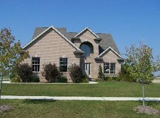 590 Ridge Point Dr, Dundee, MI 48131