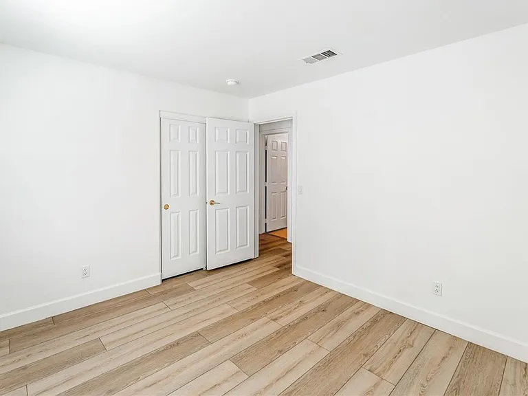 9724 Panorama Cliff Dr — Photo 26