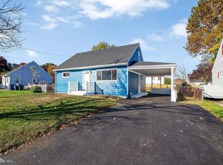 204 Woodpecker Ln, Mount Holly, NJ 08060