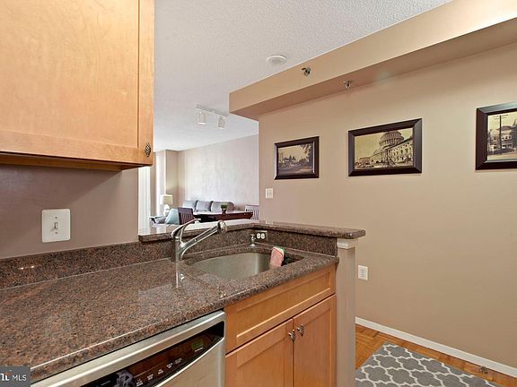 5th image of 4801 Fairmont Ave APT 501