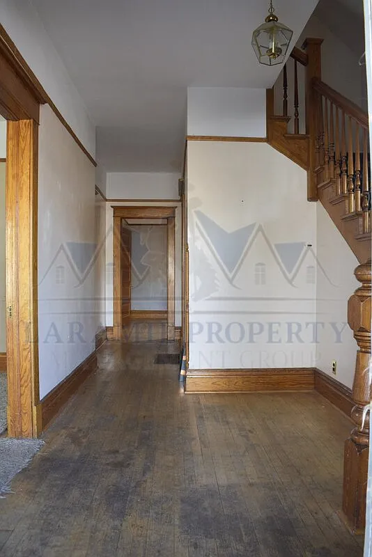 4 bed, 2.0 bath, 1812 sqft, $2,200 — Photo 2