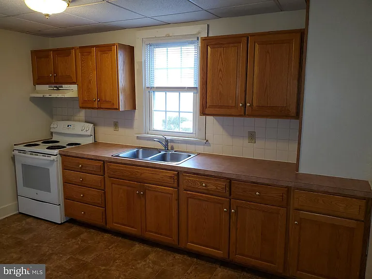 105 S Railroad Ave — Photo 7