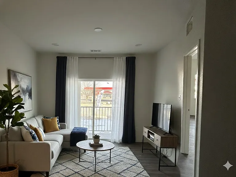422 N 71st Ave — Photo 31