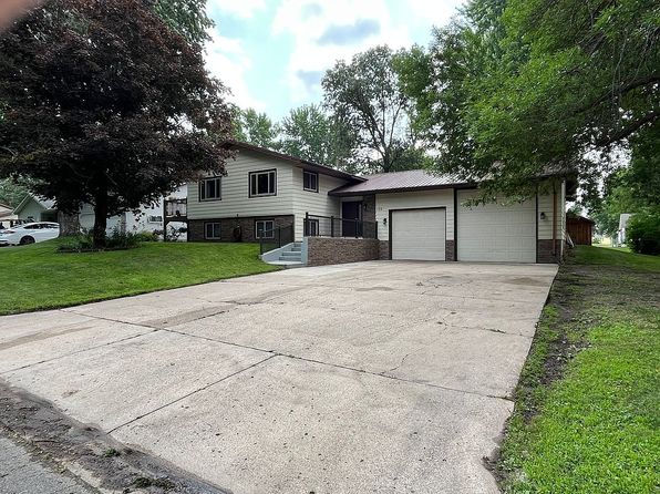 135 Knollwood St W