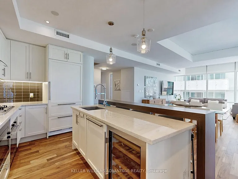 29 Queens Quay E #401 — Photo 15