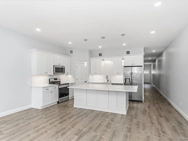 534 Bellmore Rd — Photo 2