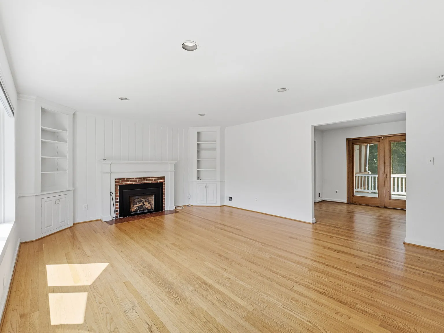 4 bed, 2.5 bath, 1960 sqft, $4,600 — Photo 4