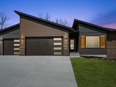 1423 Legend Dr, Tiffin, IA, 52340