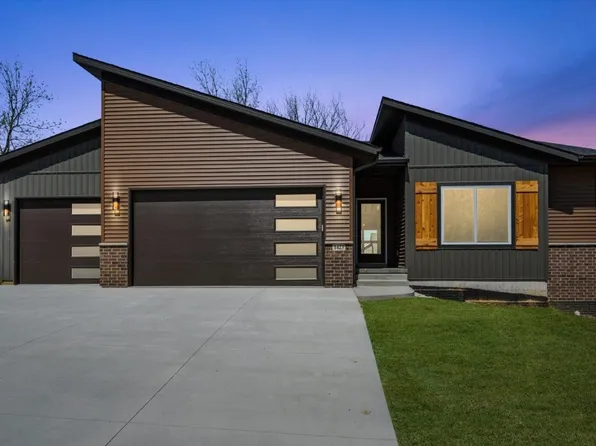 1423 Legend Dr, Tiffin, IA 52340
