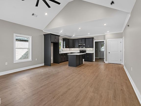 3rd image of 112 W Raleigh