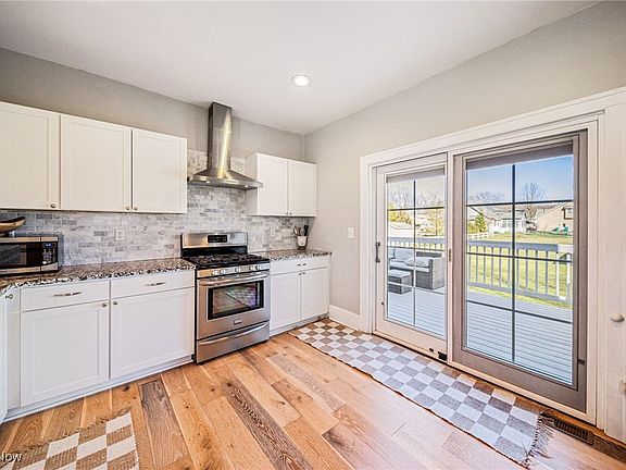 4th image of 7751 Center St