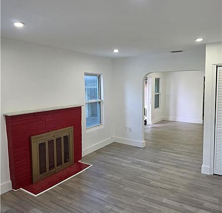 3rd image of 4616 SW 33rd Ave