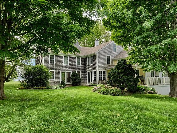 3rd image of 887 Seapowet Ave