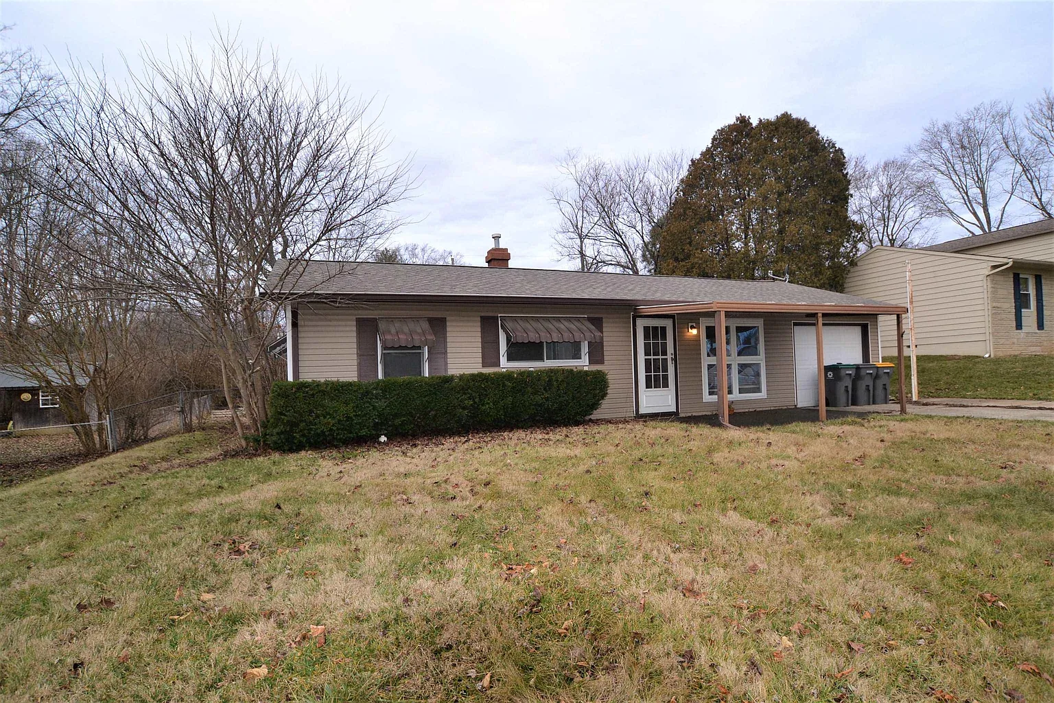 3431 N Kingsley Dr photo 1