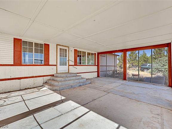 4th image of 4361 Maple Rd