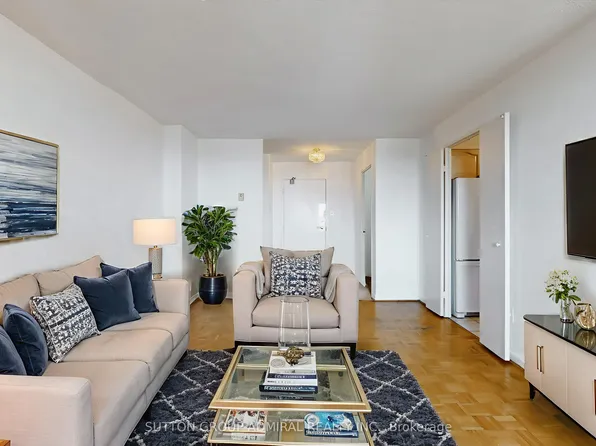 80 Inverlochy Blvd #901, Markham, ON L3T 4P3