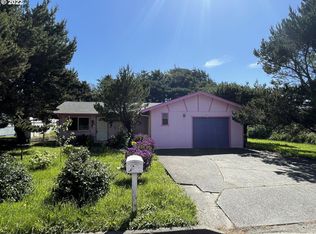 94006 Azalea Ln, Gold Beach, OR 97444