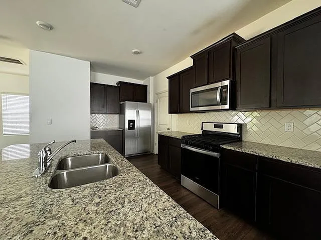240 Chelsea Park Dr — Photo 21