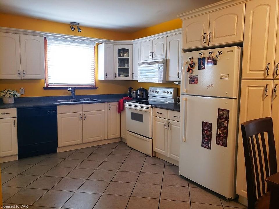 2nd image of 14 Queen St N