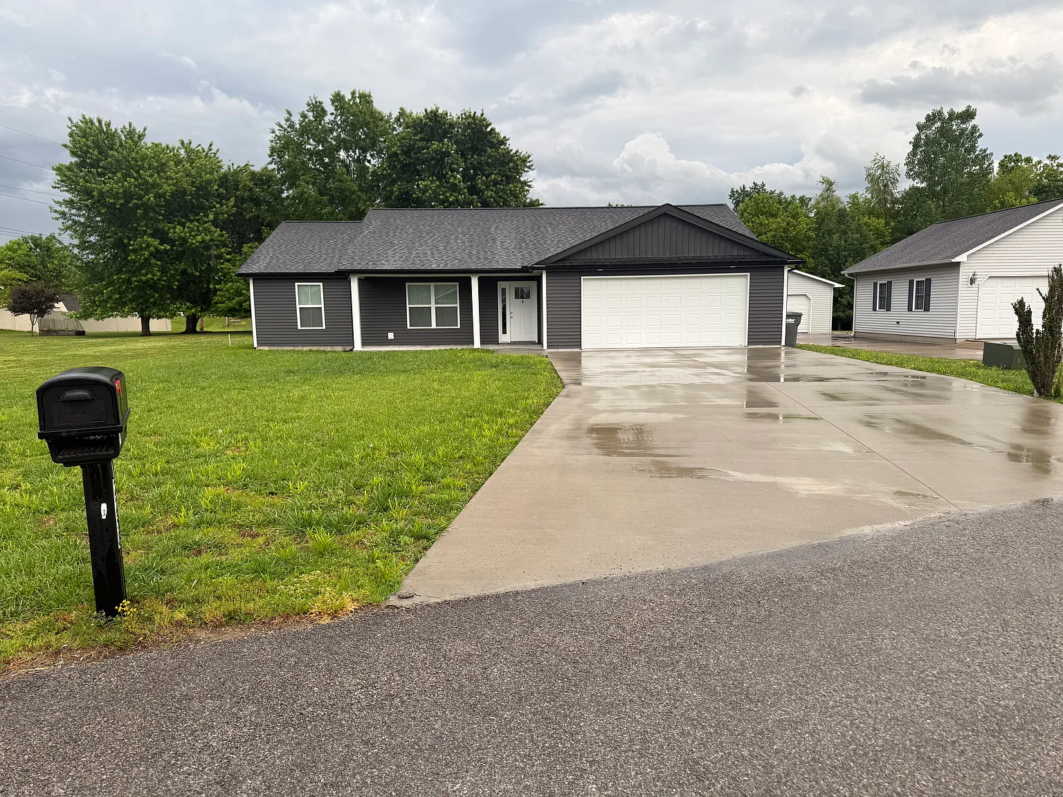 3 bed, 1700 sqft, $2,400 — Photo 1