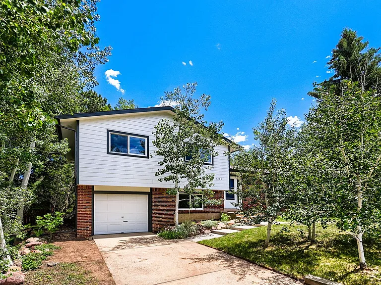 1290 Judson Dr — Photo 32