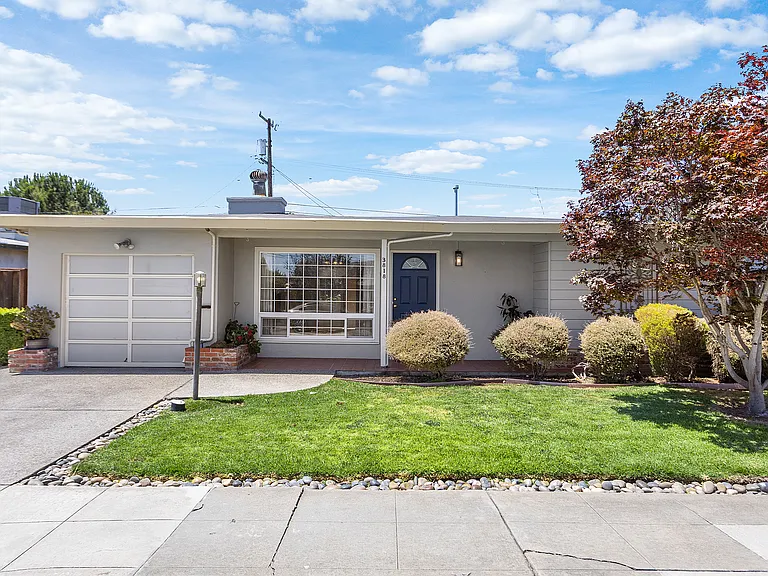 3818 Martin Dr — Photo 1